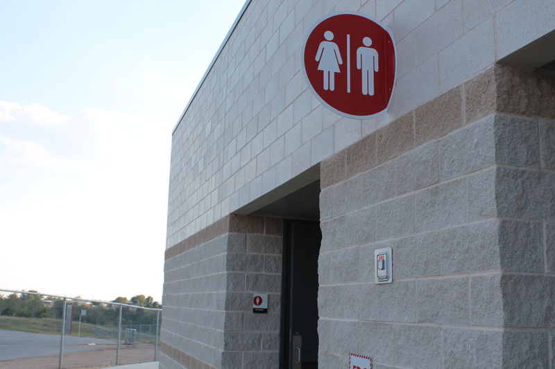 Illustration for article titled The Jalopnik Guide To Pooping At The United States Grand Prix